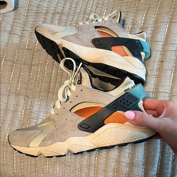 Nike Air Huarache Sneakers - Picture 5 of 6